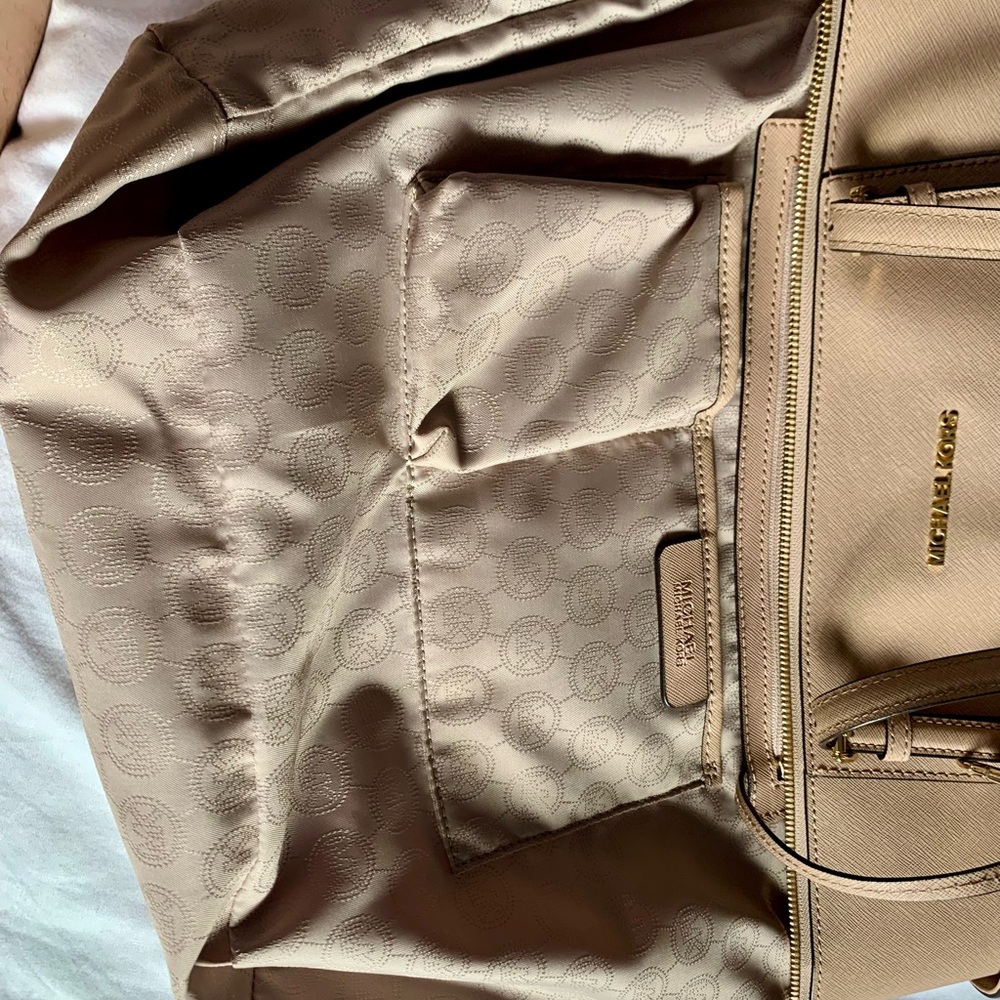 Michael Kors Tote Bag - Picture 8 of 9